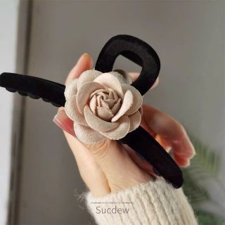 Kẹp tóc hoa trà