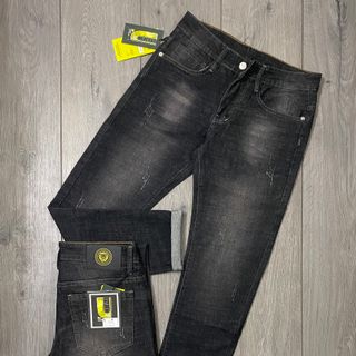 Quần jean dài chất co giãn, vải dày dặn, mềm mại và độ bền sản phẩm cao