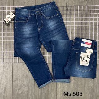 Quần jean dài chất co giãn, vải dày dặn, mềm mại và độ bền sản phẩm cao