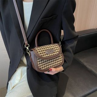 TÚI XÁCH NỮ CAO CẤP NẮP GẬP VÒNG CUNG GẤU HELLO AS23008 - TRÙM SỈ VN