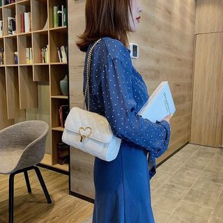 TÚI XÁCH NỮ ĐEO CHÉO CAO CẤP ĐEO VAI NẮP GẬP TRẦN Ô THOI KHÓA TRÁI TIM AS21100 - TRÙM SỈ VN