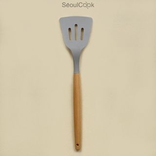[HÀNG CHÍNH HÃNG] – Vá/ Sạn/Xẻng có rãnh Seoulcook, chất liệu silicon cao cấp chịu nhiệt, cán gỗ chống dính dùng cho nhà