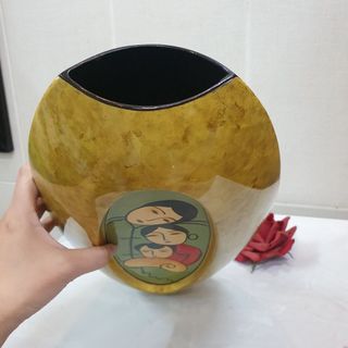 Bình hoa sơn mài cao cấp Thanh Bình Lê hình gia đình yêu thương nhau 35x21x9.5 cm giá sỉ