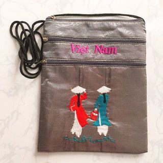 {Siêu sale}Túi đựng điện thoại thêu 3 cô gái Việt Nam