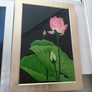Tranh sơn mài họa tiết hoa có khung dát vàng, dát bạc 50x70 cm