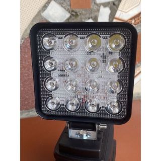 Đèn pin led dùng chung pin MAKITA 18v thiết kế bi cầu chiếu xa