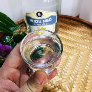 Rượu Ngô men lá trắng