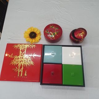 Hộp đựng bánh mứt sơn mài cao cấp Thanh Bình Lê, hộp vuông 4 ngăn họa tiết trúc đào