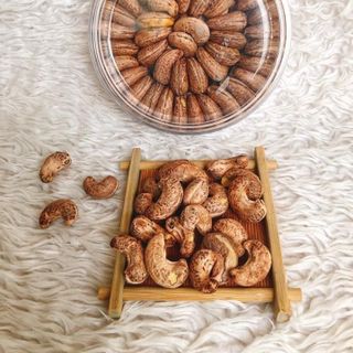 HẠT ĐIỀU RANG MUỐI NGUYÊN HẠT VỎ LỤA - ĐÓNG GÓI 500GRAM/HỘP