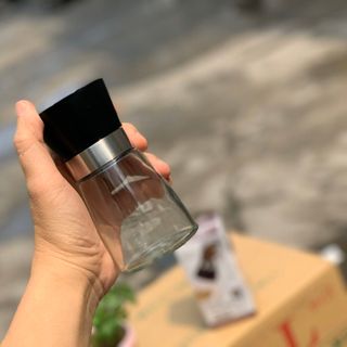 Dụng cụ xay tiêu lưỡi sứ nắp đen nhập khẩu từ Nhật Bản