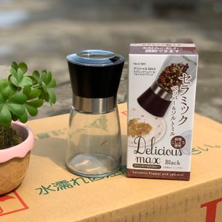 Dụng cụ xay tiêu lưỡi sứ nắp đen nhập khẩu từ Nhật Bản