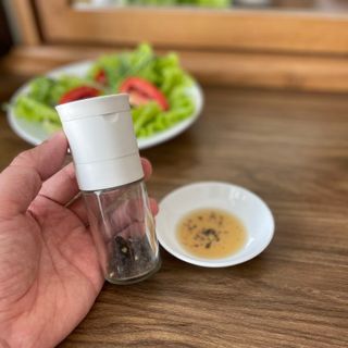 Lọ xay tiêu thủy tinh, hũ xay tiêu thuỷ tinh nắp đen, trắng nhập khẩu từ Nhật Bản