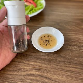 Lọ xay tiêu thủy tinh, hũ xay tiêu thuỷ tinh nắp đen, trắng nhập khẩu từ Nhật Bản