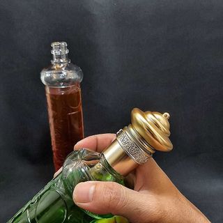 Chai Thủy Tinh Đựng Rượu 500ML cao cấp họa tiết rồng mẫu trụ cao – nắp nhựa kiểu tháp màu đồng – Vỏ Chai Rượu 500ML - Bình Đựng Rượu Thủy Tinh chưng bàn ăn sang trọng (C17)