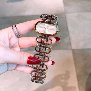 Đồng hồ fendis mẫu mới ạ