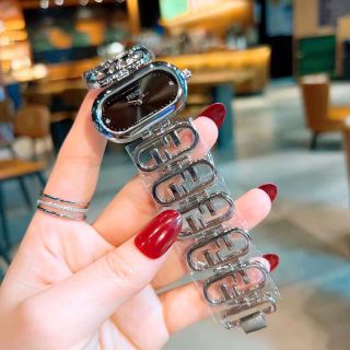 Đồng hồ fendis mẫu mới ạ