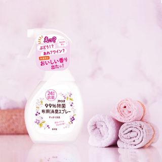 Xịt thơm và kháng khuẩn quần áo hương hoa 380ml nhập khẩu từ Nhật Bản