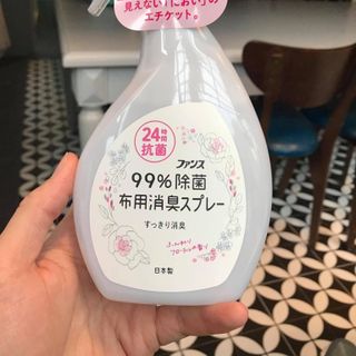 Xịt thơm và kháng khuẩn quần áo hương hoa 380ml nhập khẩu từ Nhật Bản