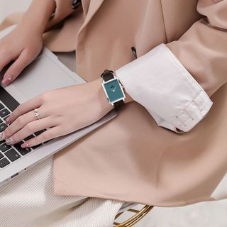 Đồng hồ nữ Draco D23-EL04 "Elegant" trắng kết hợp chất liệu dây da bò màu đen-phụ kiện thời trang nữ nhẹ nhàng tinh tế