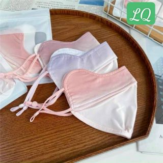 Khẩu trang vải chống nắng.