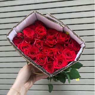 𝐇𝐨𝐚 𝐓𝐮̛𝐨̛𝐢 _Hồng ĐL Đỏ Pháp_𝐂𝐚̆́𝐦 𝐁𝐢̀𝐧𝐡 (1 Bó 28-30b ) _𝐒𝐡𝐢𝐩 𝐇𝐨̉𝐚 𝐓𝐨̂́𝐜