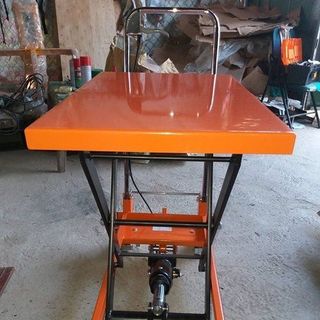 Xe nâng mặt bàn giá rẻ TpHCM