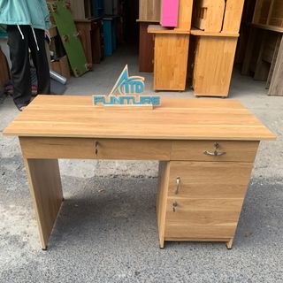 Bàn làm việc giá rẻ cho văn phòng - Bàn gỗ ép sang , 3 hộc tủ kéo an toàn - bàn làm việc giá rẻ tận xưởng