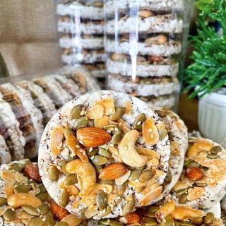 Bánh nổ gạo lứt mix hạt dinh dưỡng (1kg = 4 hũ)