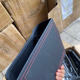 GIÁ ĐỂ ĐỒ CHÈN KHE GHẾ Ô TÔ DA