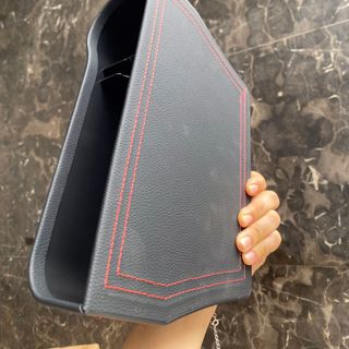 GIÁ ĐỂ ĐỒ CHÈN KHE GHẾ Ô TÔ DA