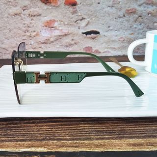 Kính mát nữ gọng chữ H