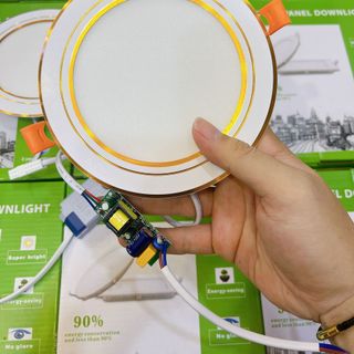 Đèn âm trần đế mỏng viền vàng 12W 3 màu nguồn cách ly chống loạn màu