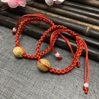 Vòng đeo tay dây rút free size màu đỏ