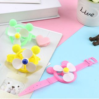 Vòng đeo tay nhựa kèm quạt cho bé vòng tay xinh