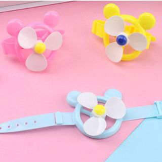 Vòng đeo tay nhựa kèm quạt cho bé vòng tay xinh