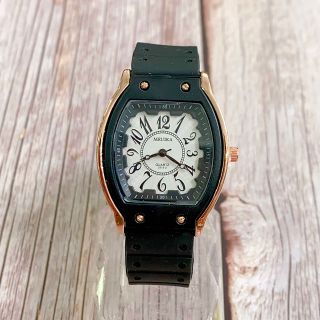 Đồng hồ nam nữ unisex MRUIKA mặt ovan số lớn dây silicon mềm mại, chống nước tốt, kiểu dáng năng động, trẻ trung mang phong cách unisex
