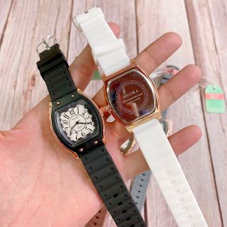 Đồng hồ nam nữ unisex MRUIKA mặt ovan số lớn dây silicon mềm mại, chống nước tốt, kiểu dáng năng động, trẻ trung mang phong cách unisex