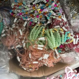 Chuỗi đeo tay hàng lộn xộn mẫu gồm 50 chuỗi 50 mẫu giá sale