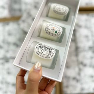 #SET_NẾN #DIPTYQUE 
FULLBOX + TÚI GIẤY HÃNG LÀM QUÀ BAO SANG giá sỉ