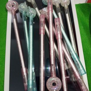Bút mực nước. Mực màu đen. Nhiều mẫu