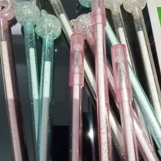 Bút mực nước. Mực màu đen. Nhiều mẫu