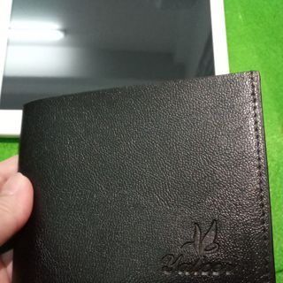 Ví da cho nam có màu nâu và màu đen nhé ví nam