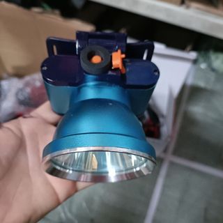 Đèn pin đội đầu 1 bóng.