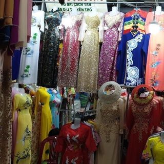 Máng nhựa dài treo tường- móc nhựa treo giá sỉ.