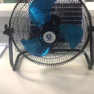 Quạt tích điện năng lượng mặt trời
