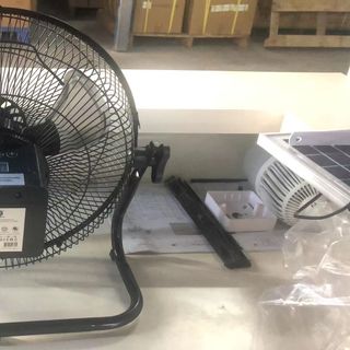 Quạt tích điện năng lượng mặt trời