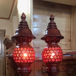 Cặp đèn bàn thờ gỗ tràm bông vàng giá sỉ