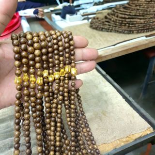 Vòng tay 108 hạt 6li trầm hương mix charm đủ loại ( chuẩn tốc vườn )