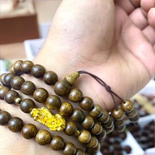 Vòng tay 108 hạt 6li trầm hương mix charm đủ loại ( chuẩn tốc vườn )