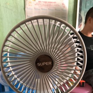 Quạt kẹp tích điện cho bé